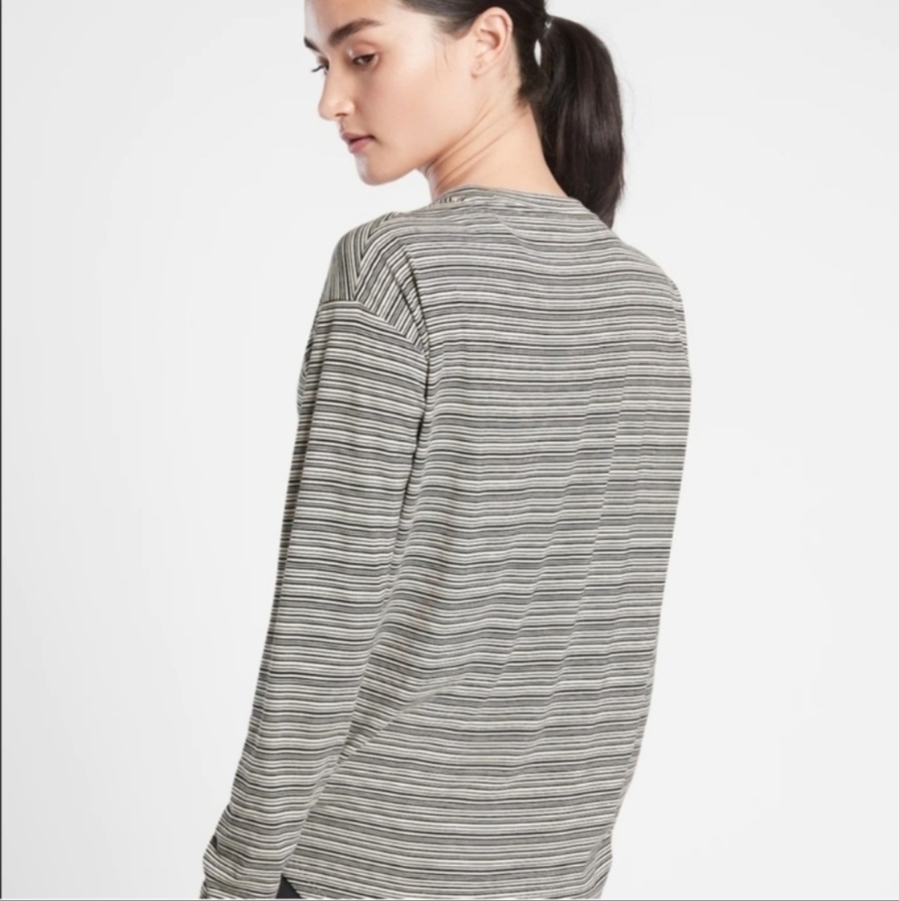 Athleta Cloudlight Stratus Striped Shirt Top Women's Size Medium EUC - Picture 3 of 8
